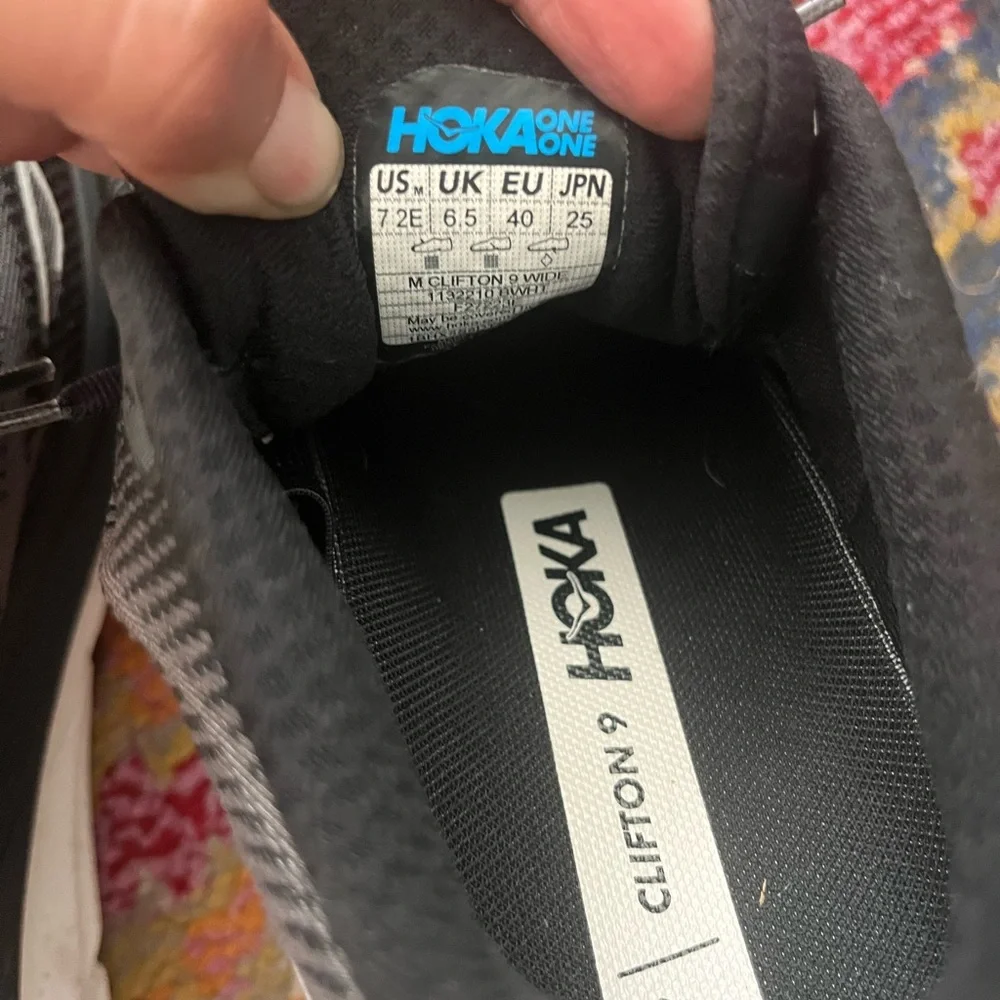 Hoka - Clifton 9 - men’s size 7 wide sneaker
